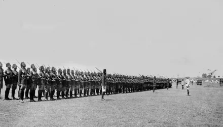 El 2º Batallón, Los Rifles Africanos del Rey, en desfile, 1914